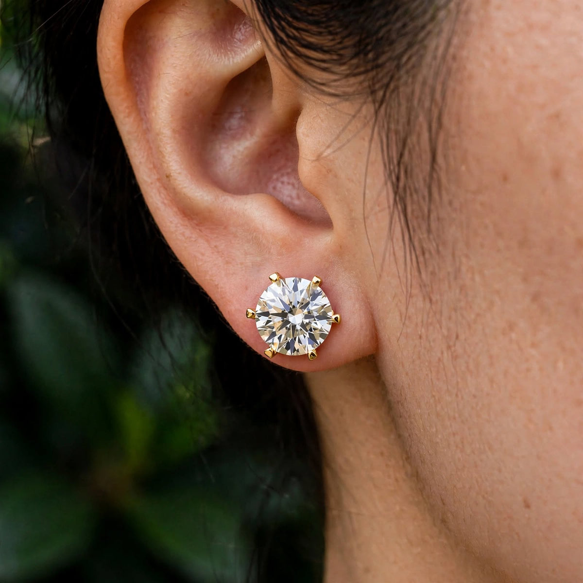 Minimalist Round Solitaire Moissanite Stud Earrings 424LV