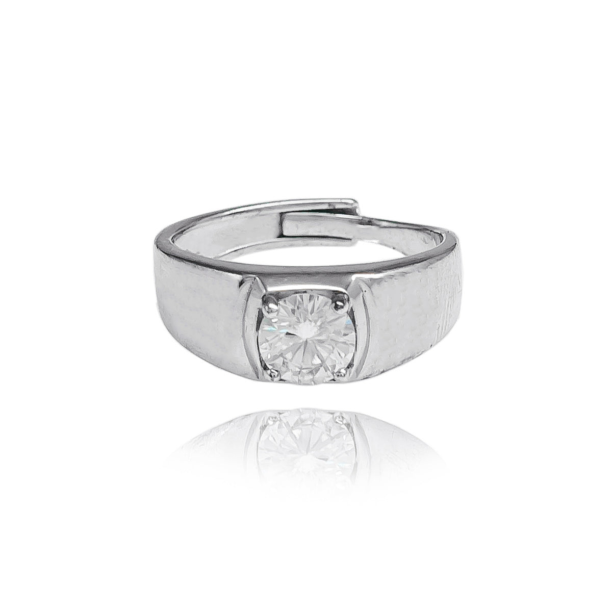 053LV Round Cut Solitaire Ring