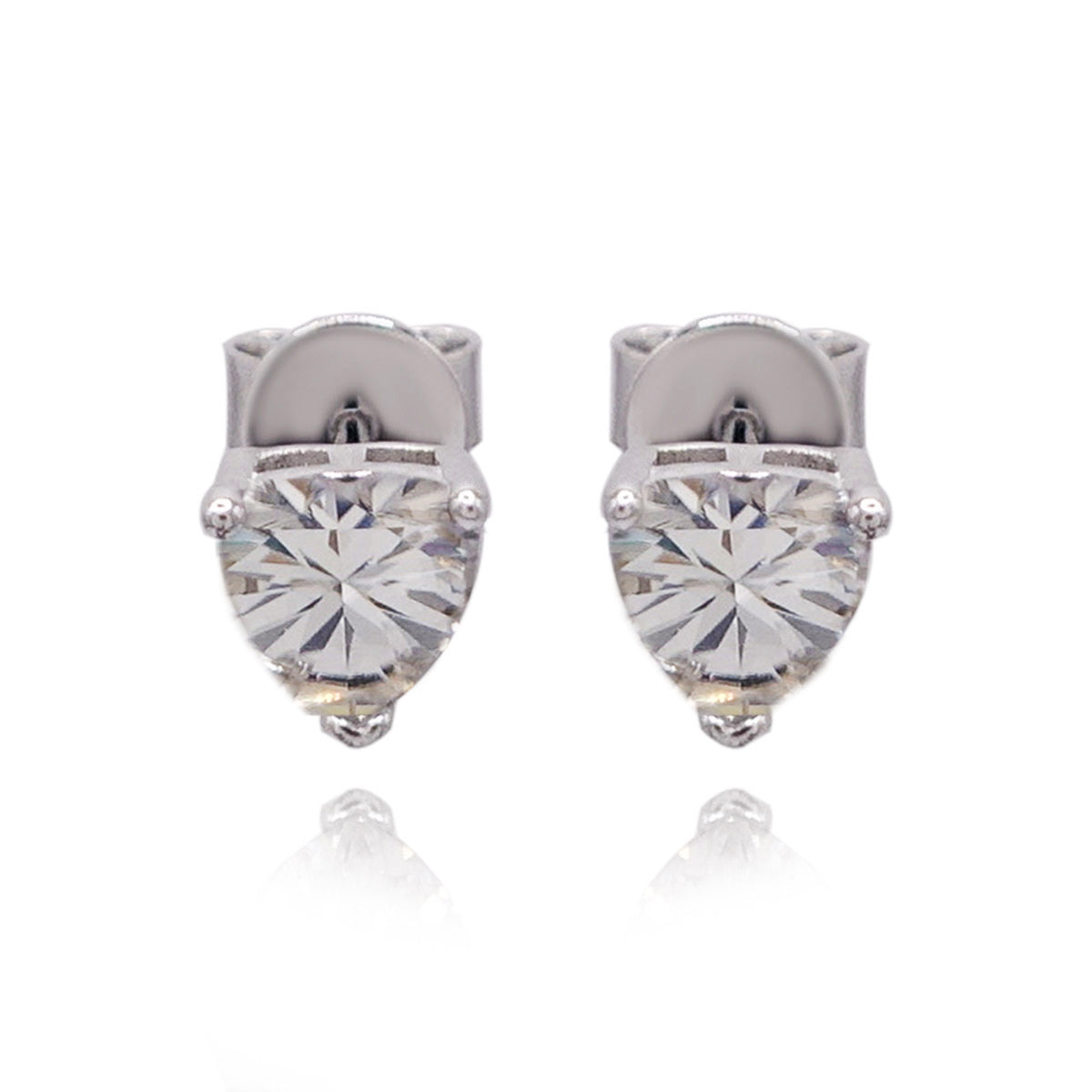 191LV Moissanite Sparkling Love Heart Stud Earrings