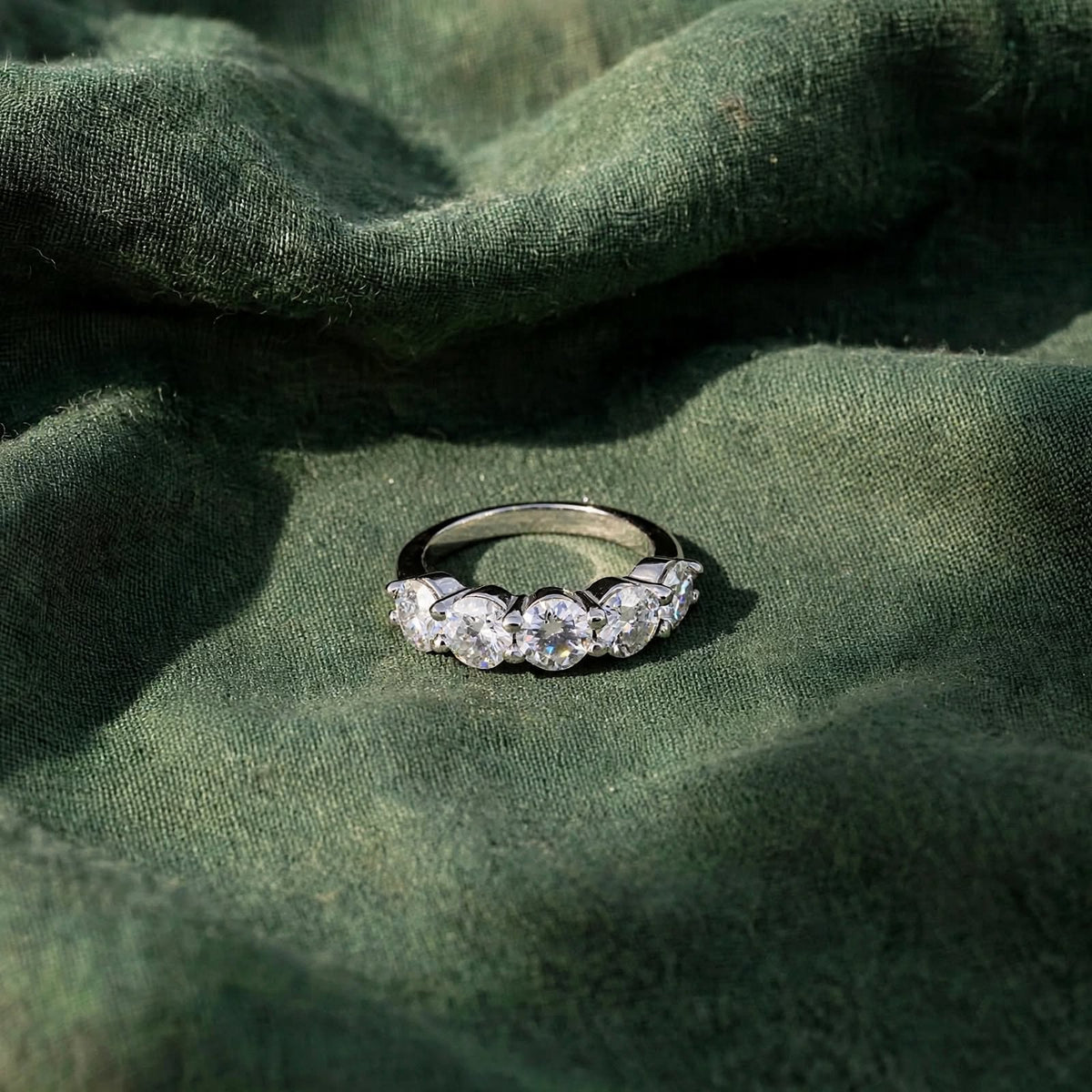Symmetrical Round Gemstone Alignment Moissanite Ring 275LV