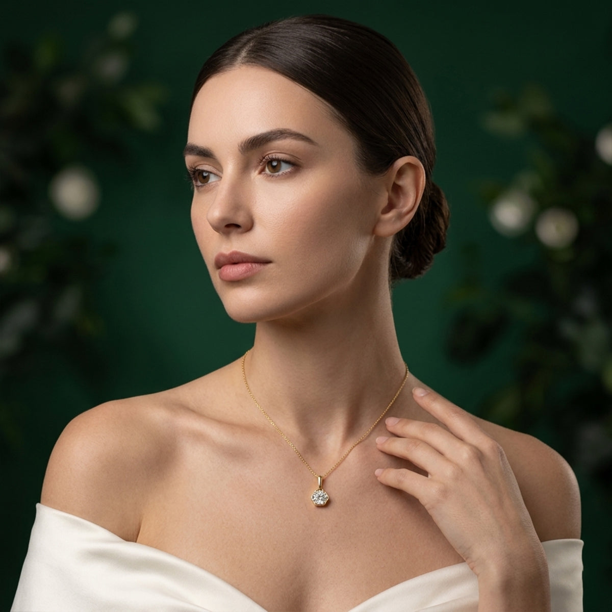 Round-Cut Solitaire Gold Necklace 419LV