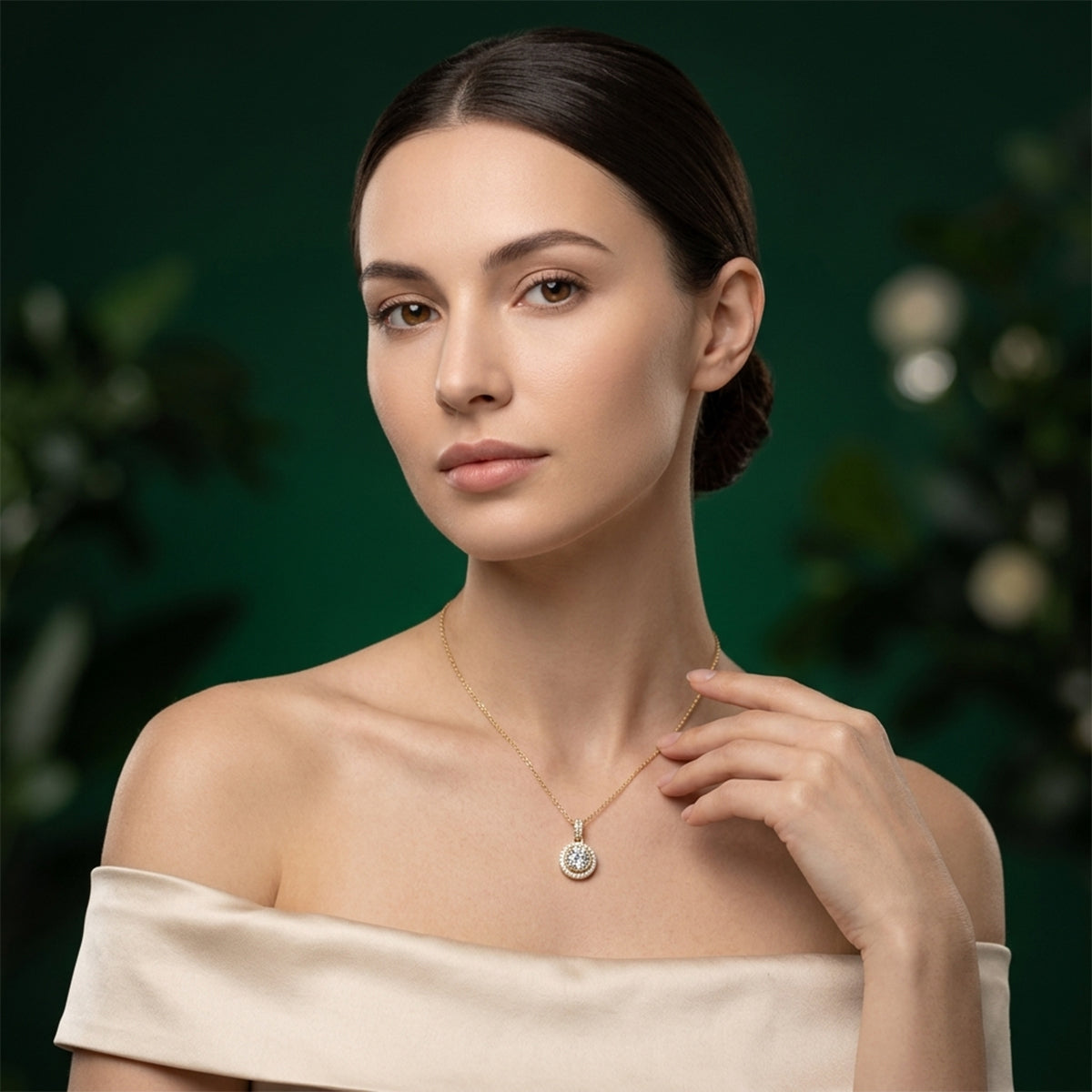 Sovereign Halo Gold Necklace 431LV